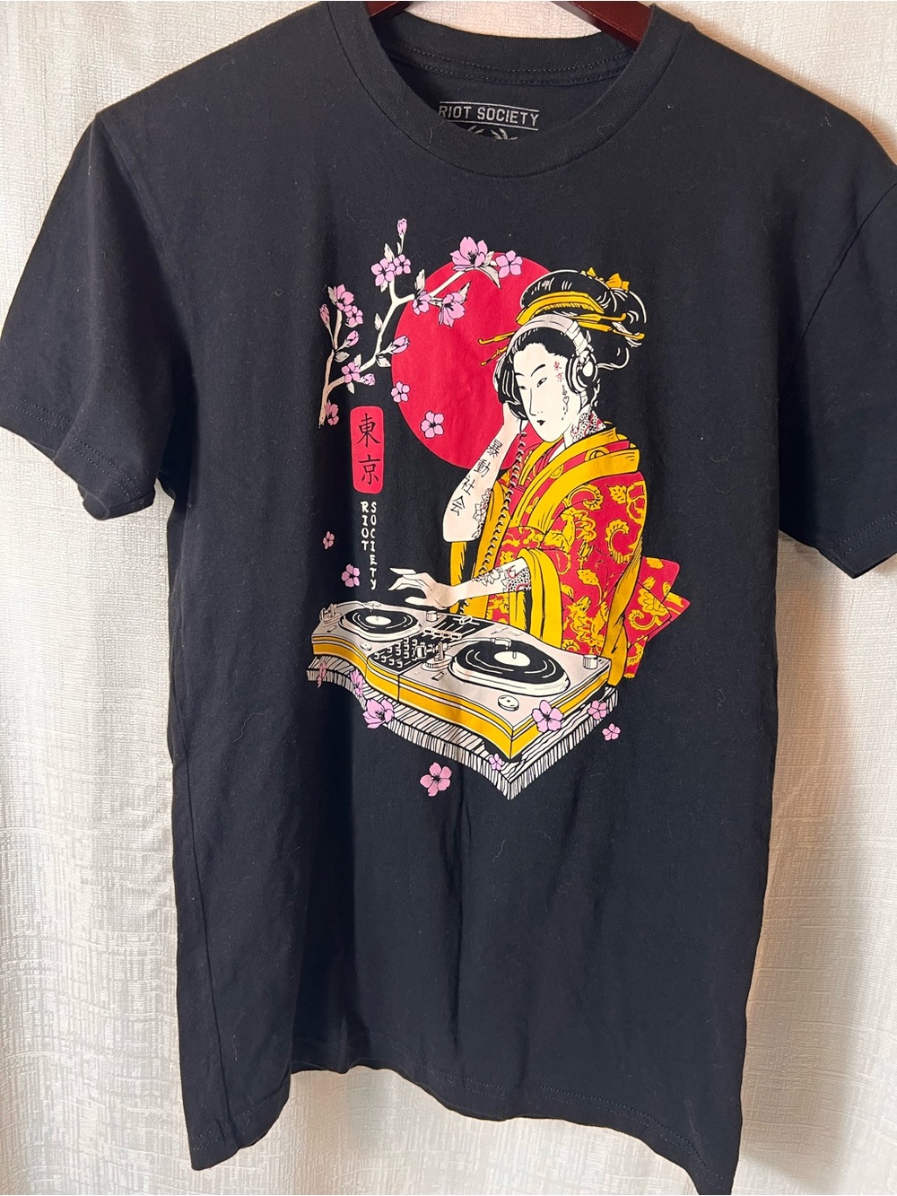 RIOT SOCIETY BLACK Graphic DJ Geisha Tee - Red & Yellow Print SIZE SMALL